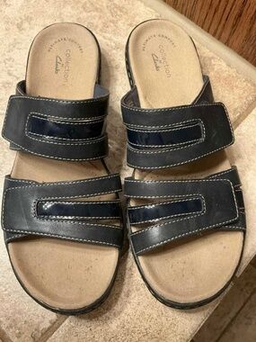 🔥 SALE!   CLARK’S Dark navy blue leather sandals, 7.5, like new!